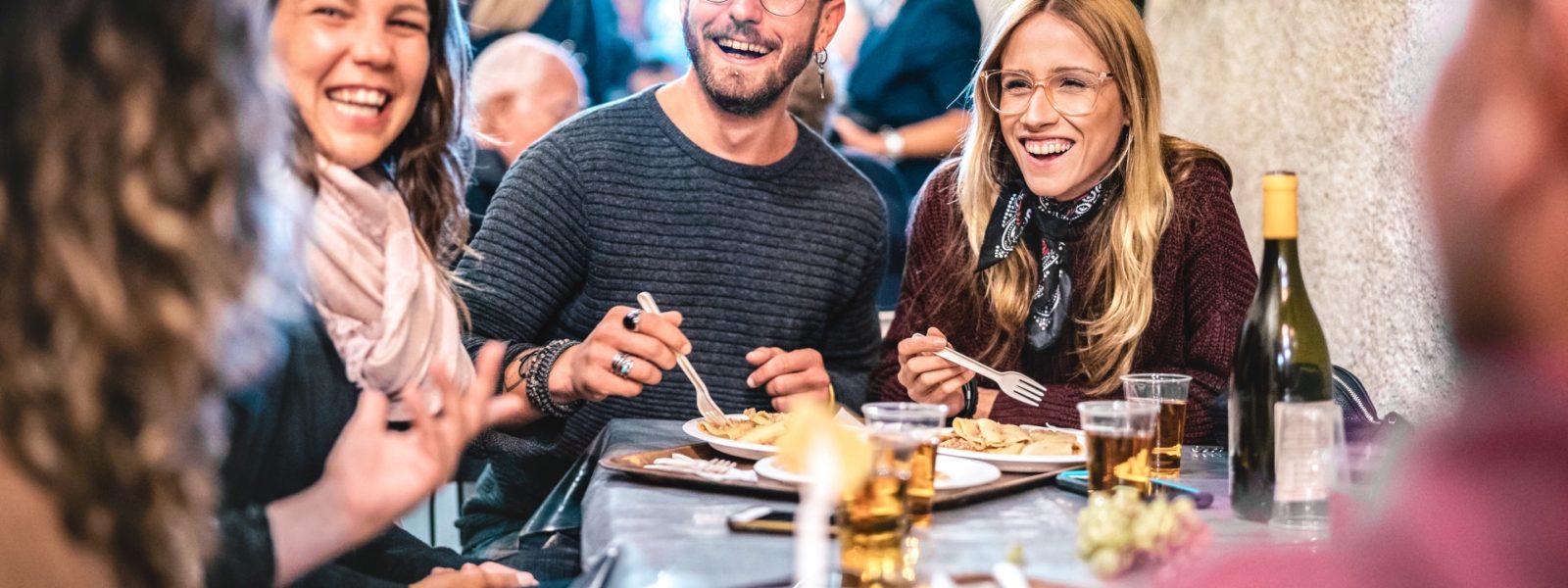 Nastolatek (nieletni) na imprezie rodzinnej – czy częstować go alkoholem?
