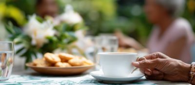 Czy abstynencja to nowa normalność? Psychologiczne aspekty bycia trzeźwym w kulturze celebracji i toastów